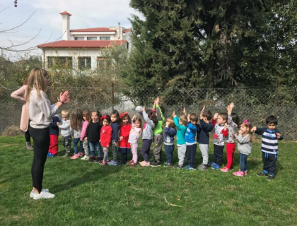 Κινητικά παιχνίδια μέσα στην Σάλα... αλλά και έξω στην αυλή!