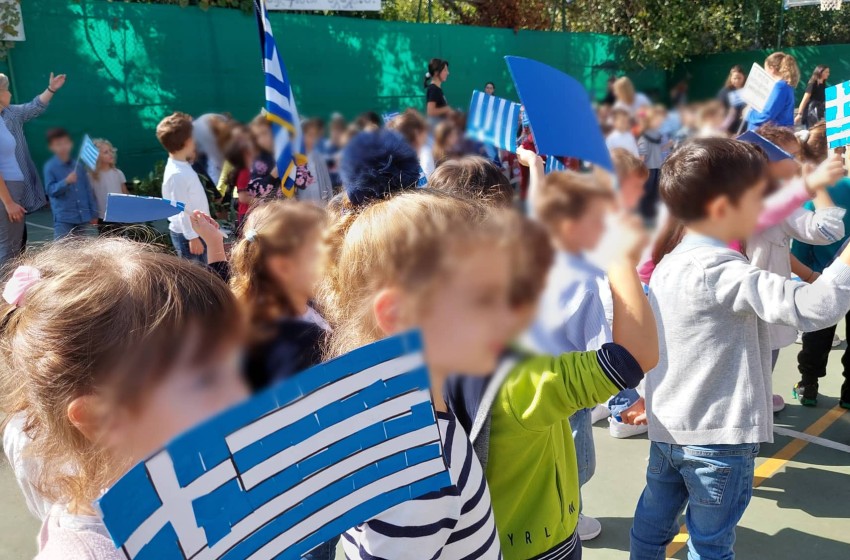 Τα προνηπιάκια μας τιμούν την 28η Οκτωβρίου!