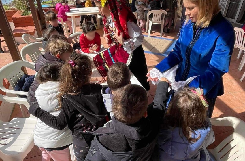 Τα νηπιάκια μας γνωρίζουν τον Μικρασιατικό πολιτισμό!